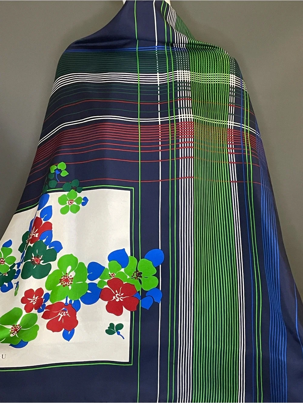 Gorg Vintage Jean Patou Silk Scarf 34 In Very Good Condition